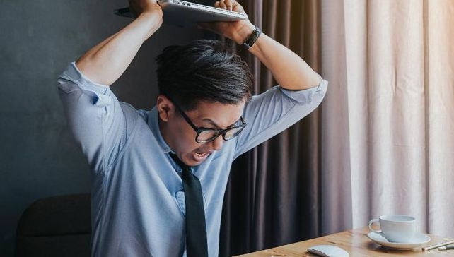 Tuntutan pekerjaan yang lebih berat dan banyak saat work from home (wfh), ternyata juga bisa menyebabkan burnout. ( iStock/pcess609)